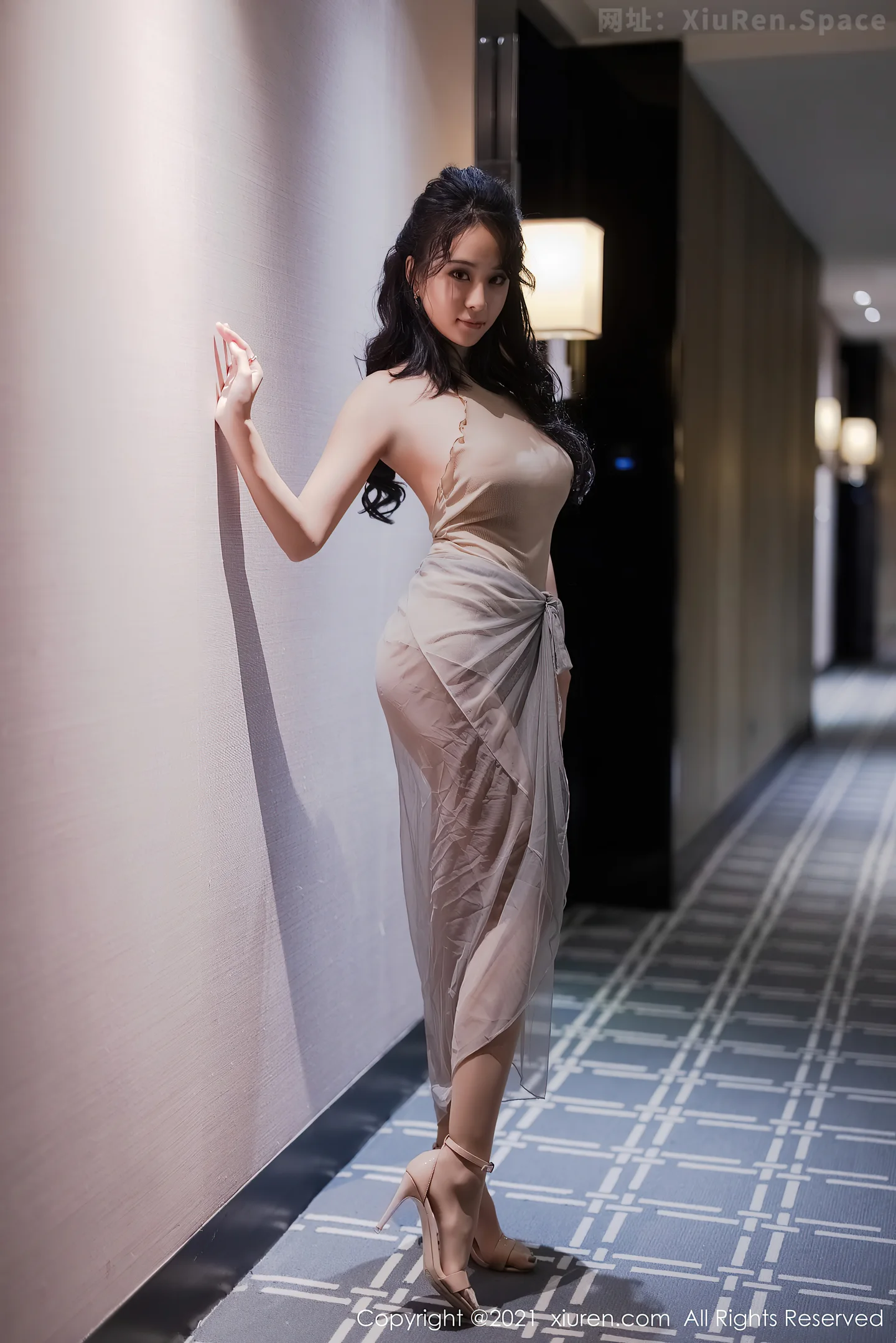 图片[2]-[XiuRen秀人网]VOL.3614 模特蓝夏Akasha肉色服饰配无内肉丝裤袜秀热辣身姿诱惑写真50P-秀人网官方网站